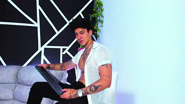 JUSTIN FULLER1 online show from February 7, 2025, 12:42 am