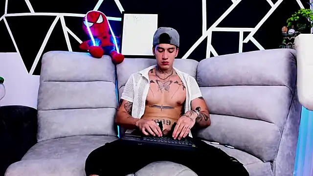 JUSTIN FULLER1 online show from March 12, 2025, 10:17 pm