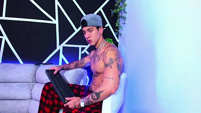 JUSTIN FULLER1 online show from February 6, 2025, 3:20 pm