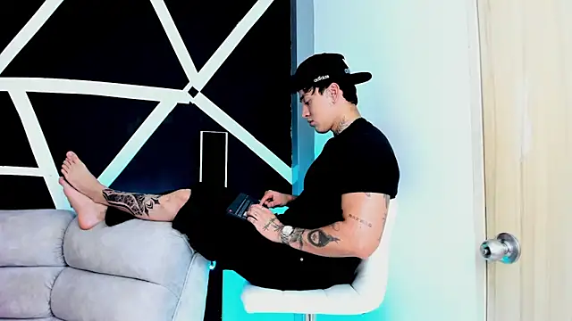 JUSTIN FULLER1 online show from September 30, 2025, 8:59 pm