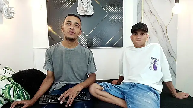 Snapshot of JordanAndAndrew chatting on November 11, 2025, 8:25 pm JordanAndAndrew online show from November 11, 2025, 8:25 pm