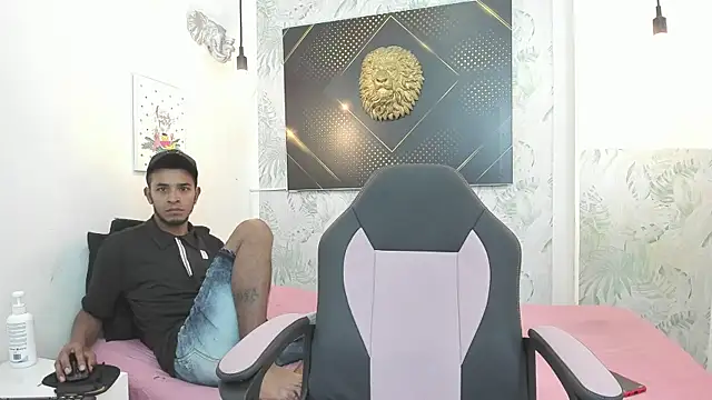 Snapshot of JordanAndAndrew chatting on March 5, 2025, 8:00 pm JordanAndAndrew online show from March 5, 2025, 8:00 pm