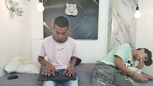 Snapshot of JordanAndAndrew chatting on November 14, 2025, 8:12 pm JordanAndAndrew online show from November 14, 2025, 8:12 pm