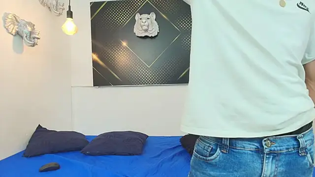 Snapshot of JordanAndAndrew chatting on October 10, 2025, 8:09 pm JordanAndAndrew online show from October 10, 2025, 8:09 pm