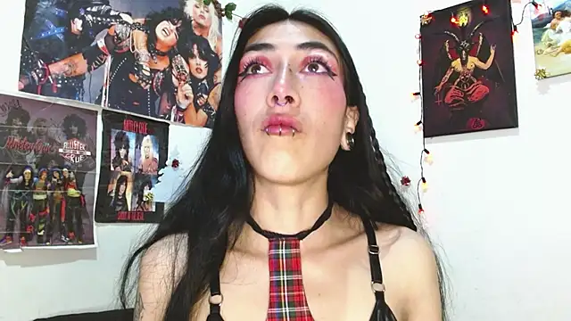 Snapshot of Asterothxznikki chatting on December 23, 2024, 7:06 am Asterothxznikki online show from December 23, 2024, 7:06 am