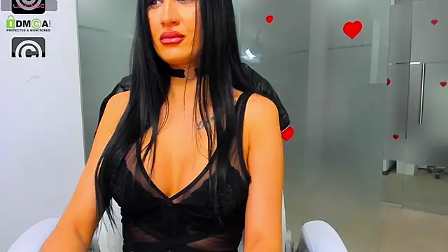 Queenrafaella online show from February 3, 2026, 3:26 am