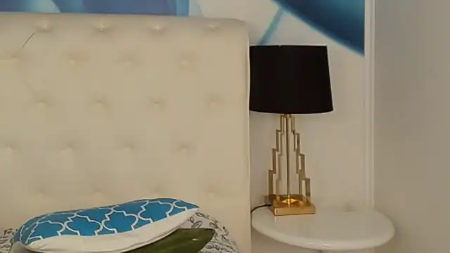 SkinnyDolly online show from March 23, 2025, 3:32 am