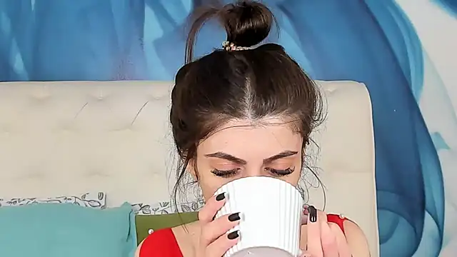 SkinnyDolly online show from November 29, 2025, 3:17 am