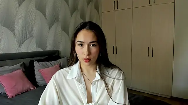Bambiii bby online show from June 17, 2026, 6:13 am