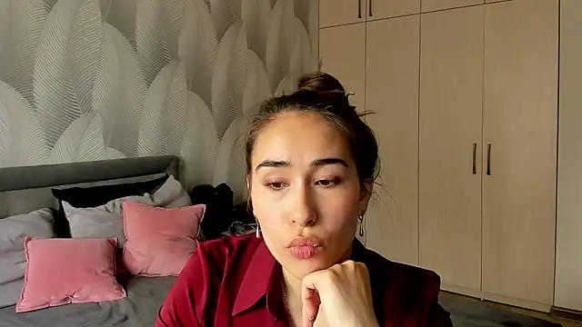 Bambiii bby online show from June 18, 2026, 6:01 am