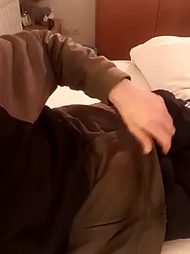 Snapshot of crems77 chatting on January 9, 2026, 4:08 am crems77 online show from January 9, 2026, 4:08 am