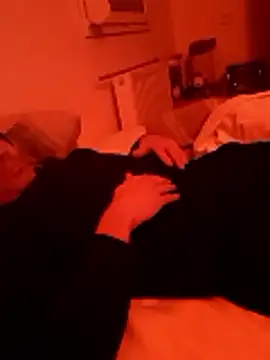 Snapshot of crems77 chatting on January 11, 2026, 9:11 pm crems77 online show from January 11, 2026, 9:11 pm