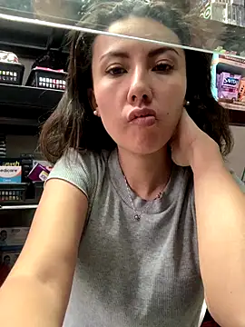 im lorein online show from November 18, 2025, 2:20 pm