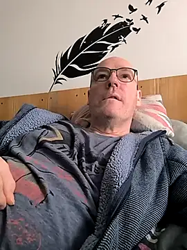 Snapshot of bogland33 chatting on February 20, 2026, 10:06 am bogland33 online show from February 20, 2026, 10:06 am