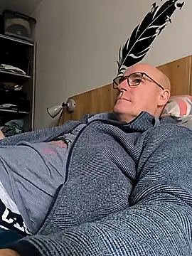 Snapshot of bogland33 chatting on February 9, 2026, 2:04 pm bogland33 online show from February 9, 2026, 2:04 pm