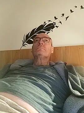 Snapshot of bogland33 chatting on February 13, 2026, 10:10 pm bogland33 online show from February 13, 2026, 10:10 pm