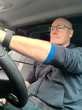 bogland33 online show from November 6, 2025, 11:58 am