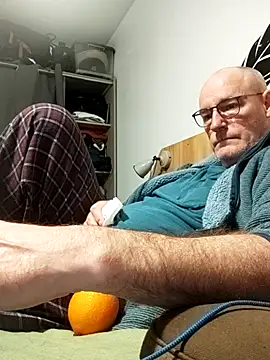 Snapshot of bogland33 chatting on February 4, 2026, 7:31 pm bogland33 online show from February 4, 2026, 7:31 pm