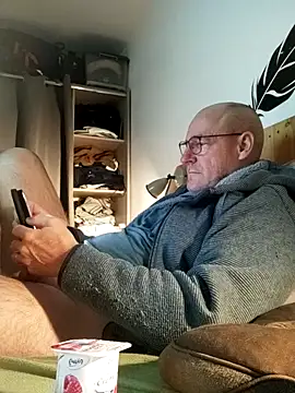 Snapshot of bogland33 chatting on February 5, 2026, 11:22 pm bogland33 online show from February 5, 2026, 11:22 pm