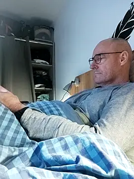 Snapshot of bogland33 chatting on February 12, 2026, 7:02 pm bogland33 online show from February 12, 2026, 7:02 pm