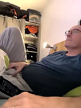 bogland33 online show from October 22, 2025, 7:02 pm