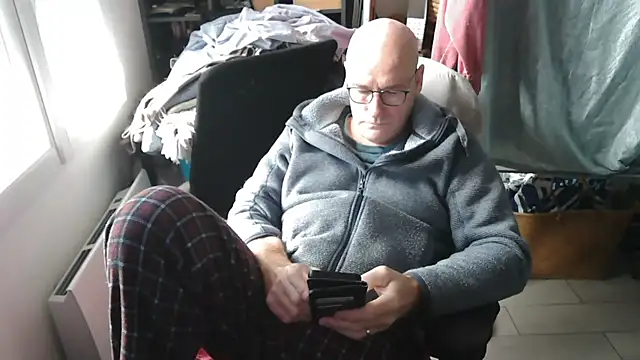 Snapshot of bogland33 chatting on February 1, 2026, 1:09 pm bogland33 online show from February 1, 2026, 1:09 pm