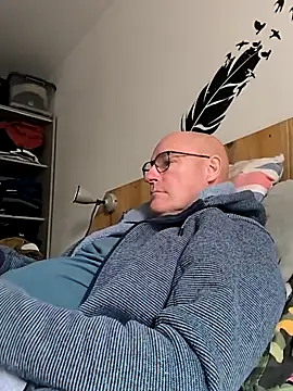 bogland33 online show from October 19, 2025, 11:57 am