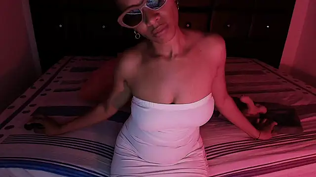 SashaBrianna99 online show from November 11, 2025, 7:52 pm