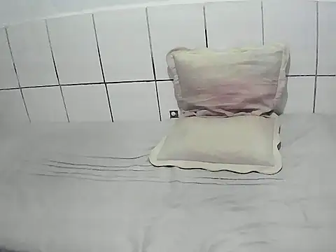 pierdona online show from September 17, 2025, 7:27 pm