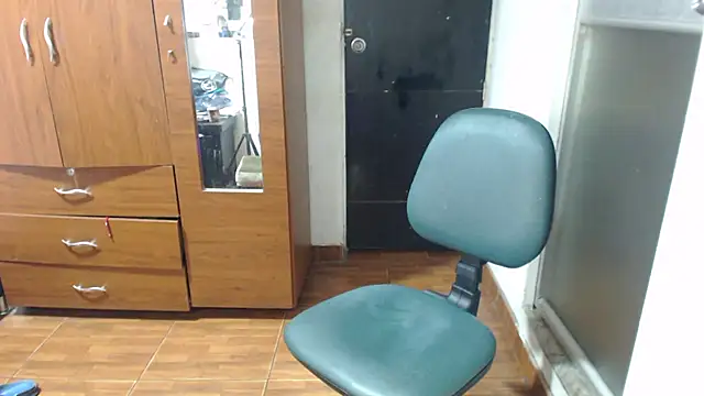 carolina linarez69 online show from September 13, 2025, 4:34 am