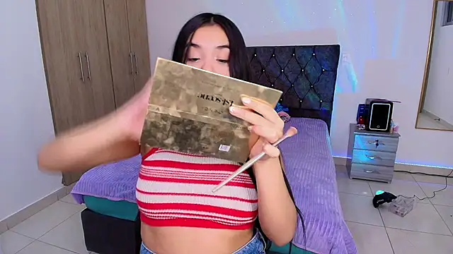 Snapshot of AuroraFiore chatting on September 25, 2025, 5:02 am AuroraFiore online show from September 25, 2025, 5:02 am