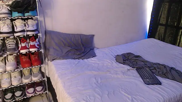 Snapshot of Alid_17 chatting on February 7, 2025, 3:08 pm Alid 17 online show from February 7, 2025, 3:08 pm