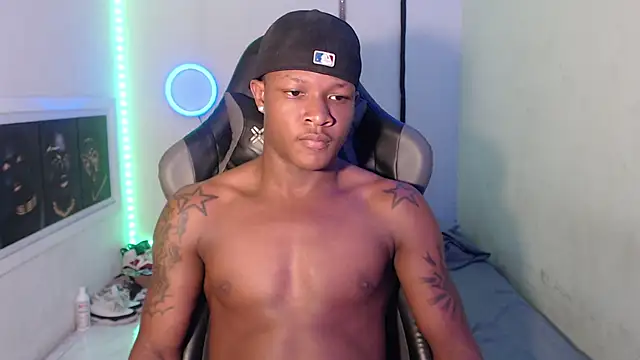 Snapshot of Alid_17 chatting on January 2, 2025, 9:39 pm Alid 17 online show from January 2, 2025, 9:39 pm