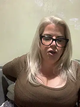 Snapshot of curvy-Ruby-Uk chatting on February 24, 2025, 9:41 pm curvy-Ruby-Uk online show from February 24, 2025, 9:41 pm