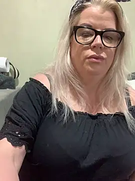 Snapshot of curvy-Ruby-Uk chatting on January 21, 2025, 2:26 pm curvy-Ruby-Uk online show from January 21, 2025, 2:26 pm