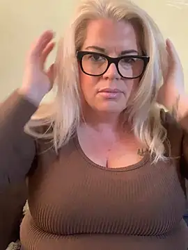 Snapshot of curvy-Ruby-Uk chatting on February 24, 2025, 3:53 pm curvy-Ruby-Uk online show from February 24, 2025, 3:53 pm