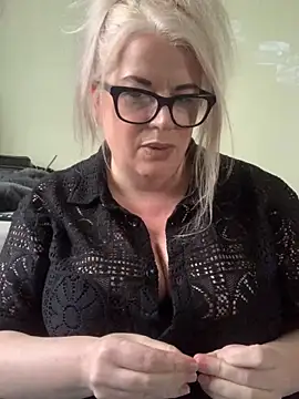 Snapshot of curvy-Ruby-Uk chatting on January 20, 2025, 2:57 pm curvy-Ruby-Uk online show from January 20, 2025, 2:57 pm