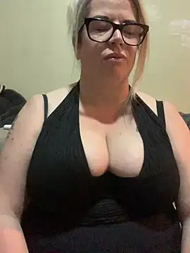 Snapshot of curvy-Ruby-Uk chatting on January 11, 2025, 8:10 pm curvy-Ruby-Uk online show from January 11, 2025, 8:10 pm