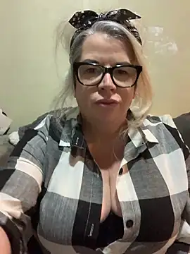 Snapshot of curvy-Ruby-Uk chatting on January 16, 2025, 9:19 pm curvy-Ruby-Uk online show from January 16, 2025, 9:19 pm