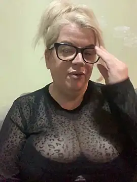 Snapshot of curvy-Ruby-Uk chatting on February 6, 2025, 8:23 pm curvy-Ruby-Uk online show from February 6, 2025, 8:23 pm