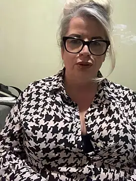 Snapshot of curvy-Ruby-Uk chatting on January 15, 2025, 4:00 pm curvy-Ruby-Uk online show from January 15, 2025, 4:00 pm