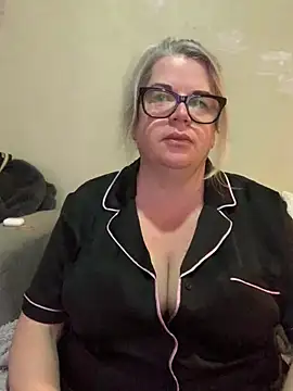 Snapshot of curvy-Ruby-Uk chatting on January 12, 2025, 5:34 am curvy-Ruby-Uk online show from January 12, 2025, 5:34 am