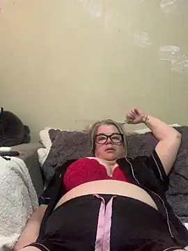 Snapshot of curvy-Ruby-Uk chatting on January 12, 2025, 8:36 am curvy-Ruby-Uk online show from January 12, 2025, 8:36 am