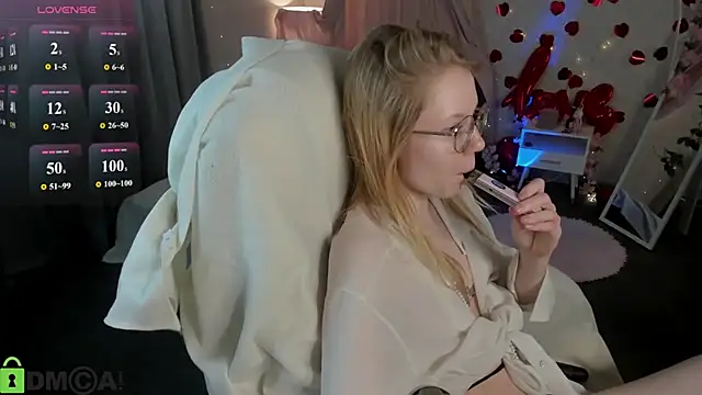 Esme Runn online show from April 24, 2026, 3:08 am