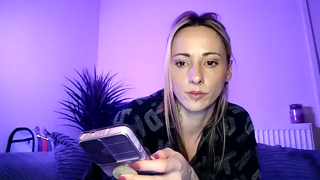 Goddess Aveena online show from March 13, 2025, 3:00 am