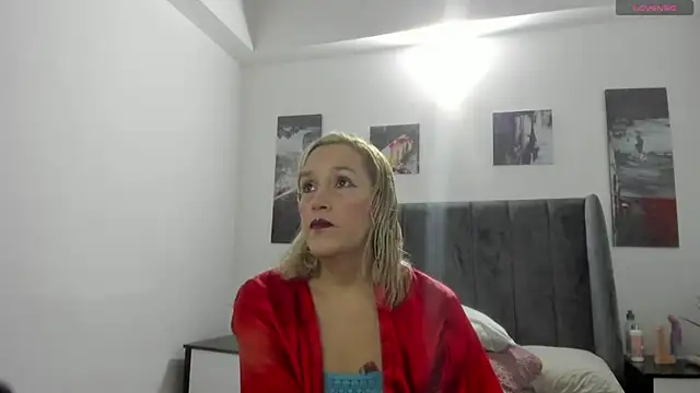 CarolinaGlamour online show from October 23, 2025, 7:56 pm