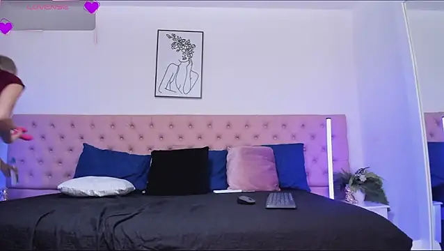 CarolinaGlamour online show from December 2, 2025, 7:26 pm