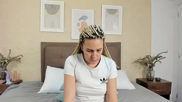 CarolinaGlamour online show from September 26, 2025, 3:13 am