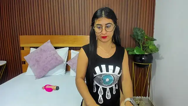 evelin leroy online show from March 12, 2025, 3:07 pm