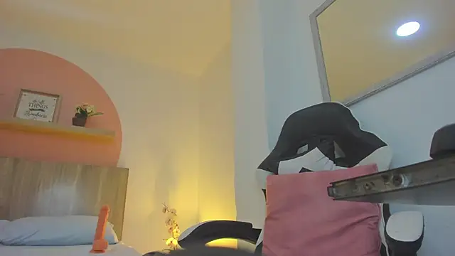 evelin leroy online show from September 13, 2025, 12:16 pm